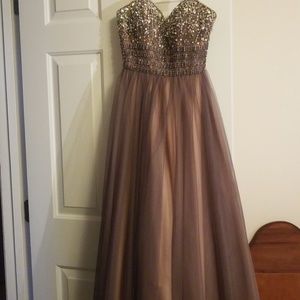 Lace up sleeveless prom dress